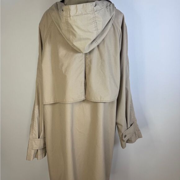 London Fog Classic Trench Coat Camel / Beige Color in Size Large - Picture 6 of 10
